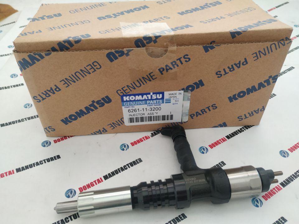 Denso Common Rail Injector 095000-6140  for Komatsu SAA6D140, 6261-11-3200