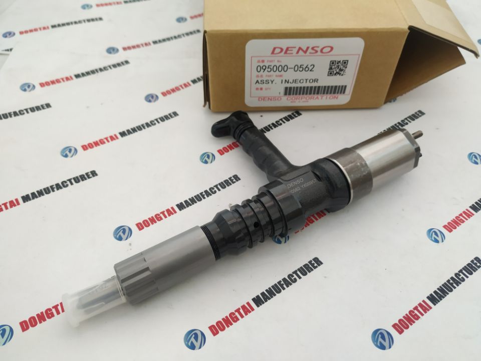 DENSO Common Rail Injector 095000-0562095000-0560  KOMATSU 6218-11-3100, 6218-11-3101